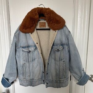 Levi’s oversized Sherpa Denim Jacket size small